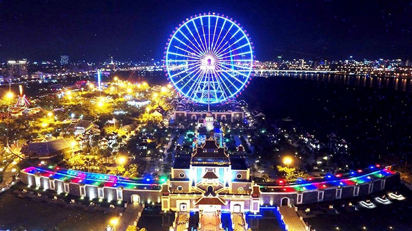 Hình ảnh Asia Park ở Đà Nẵng vào buổi tối 