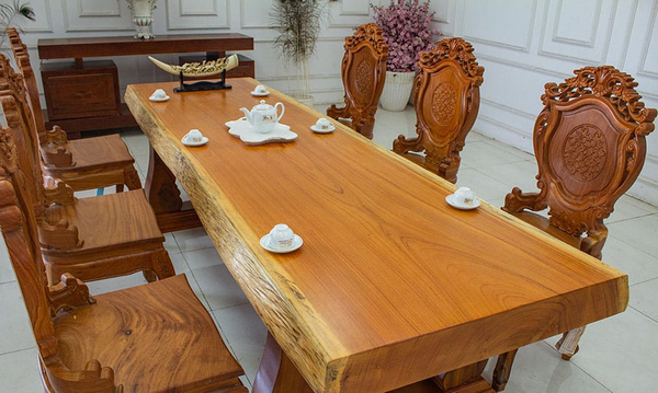 Cửa hàng  Nguyễn Thành Hưng - chuyên bàn gỗ nguyên khối nổi tiếng ở Đà Nẵng