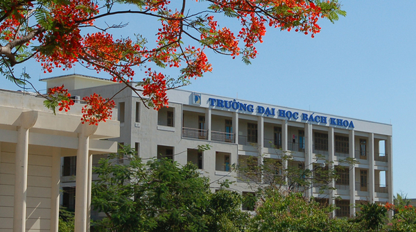 Hình ảnh trường đại học Bách Khoa Đà Nẵng vào mùa hè 
