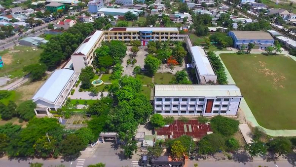 Trường THPT Nguyễn Trãi được thành lập từ năm 1980 và được biết đến là một trường có chất lượng giảng dạy toàn diện
