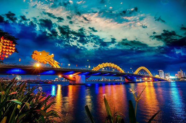 Cầu Rồng là một trong những cây cầu độc đáo và đẹp nhất ở Đà Nẵng