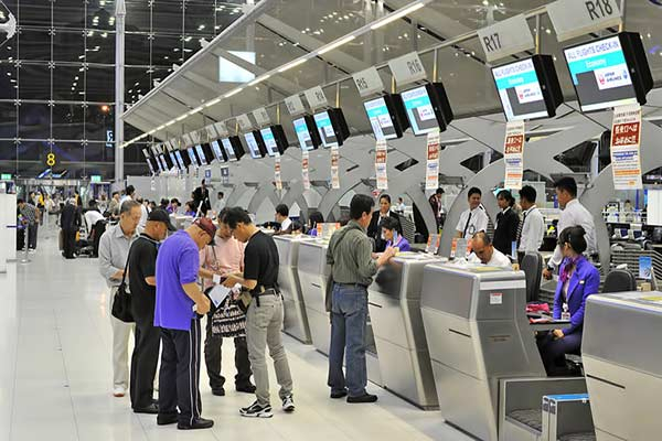 Làm thủ tục cho các chuyến bay nội địa ở sân bay Đà Nẵng 