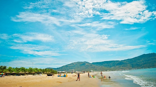 Bãi Tắm Sao Biển Đà Nẵng là một điểm đến phù hợp cho những người muốn trải nghiệm những hoạt động biển và thư giãn