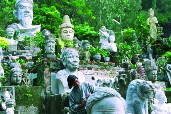 Nếu bạn quan tâm đến nghệ thuật điêu khắc, đừng bỏ lỡ cơ hội thăm Làng Đá Non Nước ở Đà Nẵng 