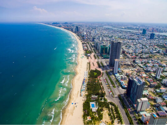 Bãi biển Mỹ Khê là một trong những bãi biển đẹp và nổi tiếng nhất ở Đà Nẵng