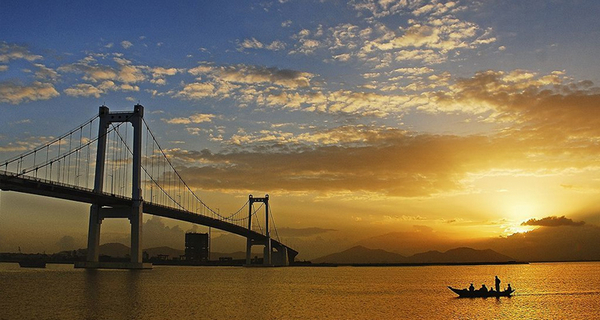 Khoảnh khắc chiều tà độc đáo tại cầu sông Hàn