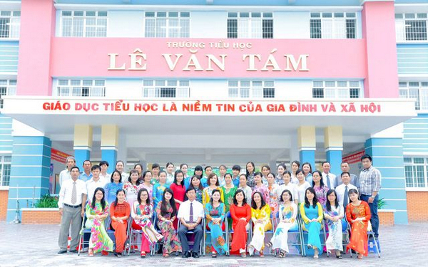 Trường Tiểu Học Lê Văn Tám được thành lập và hoạt động từ những năm 1980