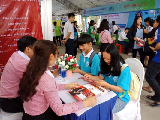 Trường Trung Cấp Nghề Việt Á cung cấp nhiều chuyên ngành học đa dạng và hấp dẫn