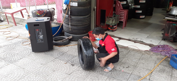 Vá Lốp Ô tô Lưu Động Thế Viễn - dịch vụ vá lốp ô tô Đà Nẵng tay nghề cao 