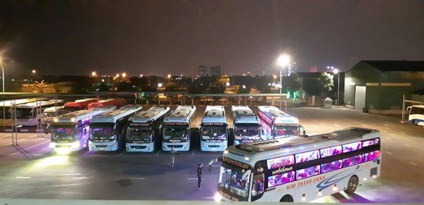 Nhà xe Quang Nguyên hoạt động trên tuyến đường Đồng Hới – Đà Nẵng với xe giường nằm 44 chỗ