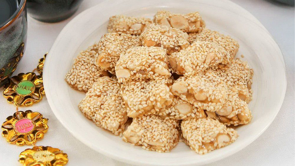 Bánh khô mè - top bánh kẹo đặc sản Đà Nẵng  nên mua về làm quà