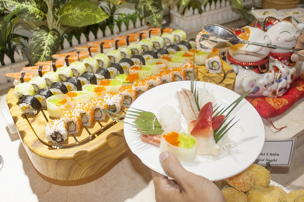 Kyoto Sushi Restaurant không chỉ chuyên về sushi mà còn có thực đơn đa dạng từ món sushi truyền thống đến các món nướng quen thuộc
