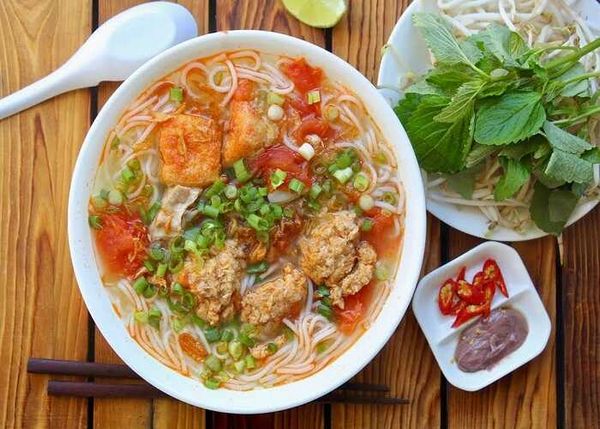 Quán bún riêu Đà Nẵng 101 Nguyễn Hữu Thọ là một lựa chọn tuyệt vời cho bữa sáng.