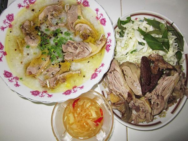 Quán Thiệt - Cháo Vịt & Lòng là một trong những địa chỉ ẩm thực nổi tiếng và được đánh giá cao tại Đà Nẵng.