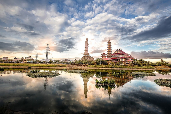 Một điểm nổi bật của chùa Bồ Đề Đà Nẵng là vẻ đẹp tự nhiên và kiến trúc tâm linh