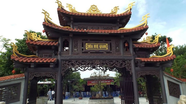 Cổng chùa Huệ Quang Đà Nẵng cổ kính 