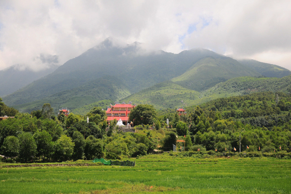 Hình ảnh chùa Nam Hải Đà Nẵng nhìn từ xa 