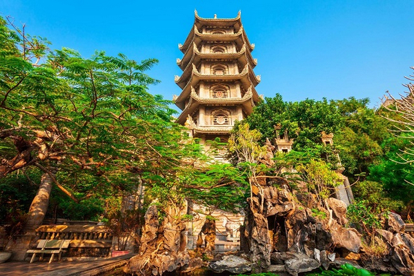 là một ngôi chùa có lịch sử lâu đời nhất trong 3 ngôi chùa Linh Ứng tại Đà Nẵng