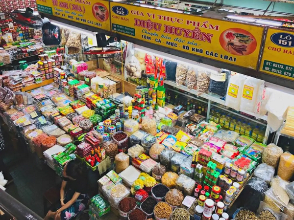 Chợ Hàn, với truyền thống lâu đời và quy mô lớn, là điểm đến không thể bỏ qua cho những người muốn khám phá đặc sản Đà Nẵng