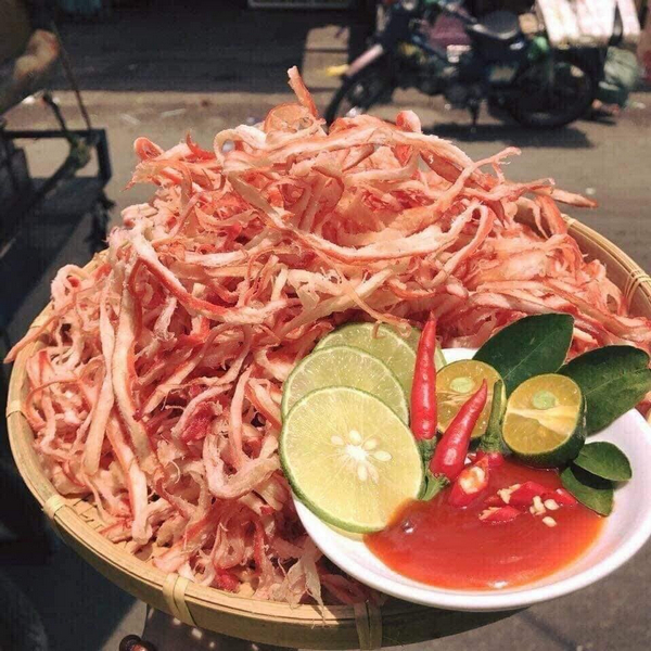 Mực tươi hấp nước dừa là một trong những món ăn ngon không thể bỏ qua khi đến Đà Nẵng