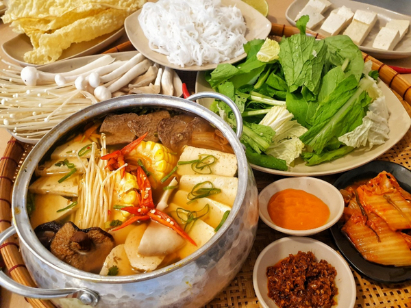 Quán lẩu chay Thúy Đà Nẵng là một trong những địa điểm ẩm thực chay được nhiều du khách và người dân địa phương yêu thích