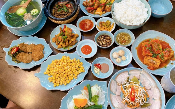 Cơm Niêu Trúc Lâm Viên không chỉ là nơi để thưởng thức đặc sản của Đà Nẵng mà còn là điểm giao thoa văn hóa