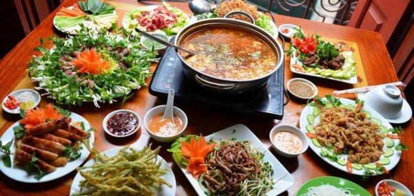 Khi nhắc đến quán thịt dê ngon ở Đà Nẵng, không thể không nhắc đến nhà hàng Dê Núi Tư Nghĩa.
