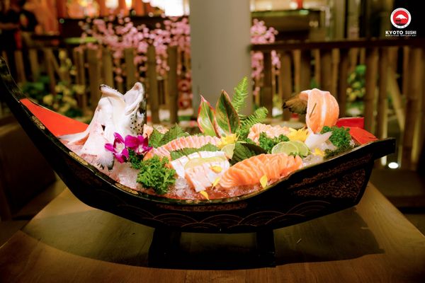 Kyoto Sushi tự hào là nhà hàng có chất lượng cá hồi hàng đầu, giảm giá 30% cho các món chế biến từ cá hồi