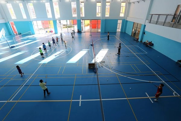 Sân cầu lông Hải Châu nằm trong danh sách các địa điểm không thể bỏ qua đối với những người yêu thích môn cầu lông tại Đà Nẵng