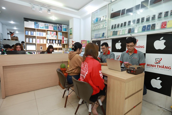 Việt Kỳ Mobile không chỉ là một đơn vị mua bán điện thoại di động hàng đầu tại Đà Nẵng mà còn là địa chỉ tin cậy cho việc sửa chữa smartphone