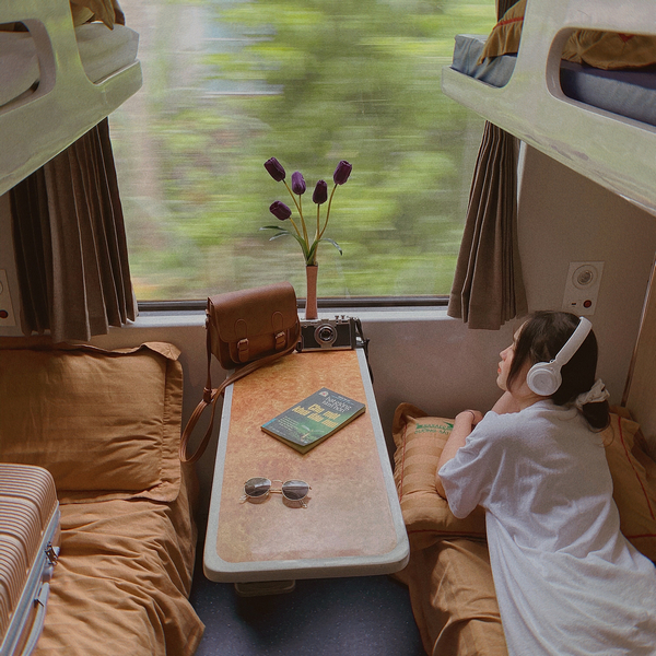 Chuyến tàu Đà Nẵng Sài Gòn là một cơ hội tuyệt vời cho những người muốn thư giãn và thưởng thức cảnh đẹp của đất nước từ cửa sổ tàu hỏa.
