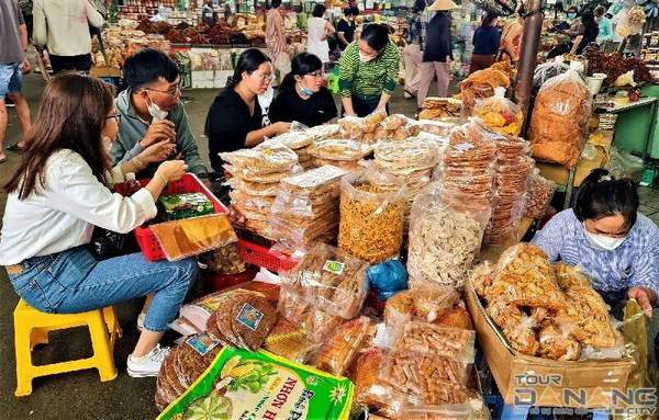 Chợ Cồn - địa điểm mua bánh dừa nướng Đà Nẵng uy tín nhất 