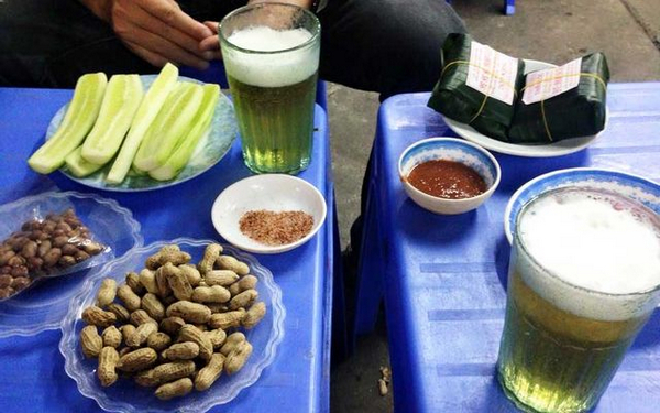 Quán bia Hà Nội trên đường Trần Quang Khải là sự kết hợp hoàn hảo giữa giá cả phải chăng, đồ ăn ngon và phục vụ nhanh chóng