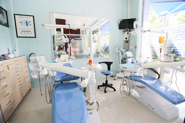 Nha Khoa Lê Văn Hà là địa chỉ phổ biến cho những người đang tìm kiếm các dịch vụ như bọc răng sứ, chỉnh nha, cấy ghép implant