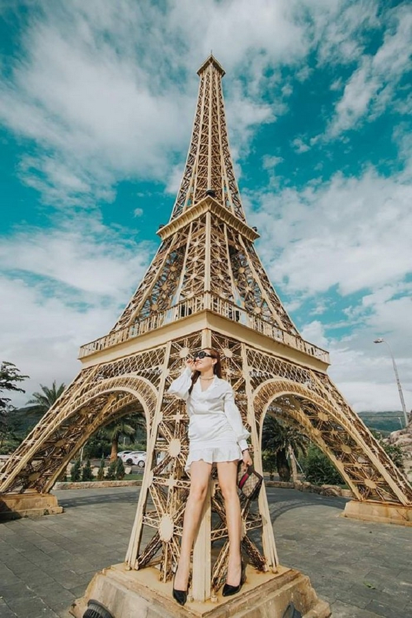 Tháp Eiffel, biểu tượng của Paris lãng mạn ngay tại Đà Nẵng 