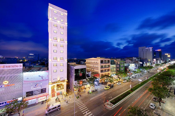 Khách sạn Mercury Boutique Đà Nẵng nằm ở vị trí vô cùng thuận lợi giữa trung tâm quận Hải Châu