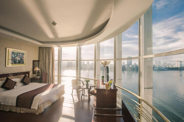 Với không gian thiết kế nội thất thanh lịch, Sun River Hotel mang đến cho du khách cảm giác ấm cúng như tại nhà
