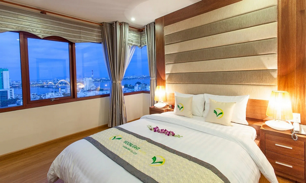 Moonlight DaNang Hotel - top khách sạn gần cầu Rồng Đà Nẵng giá tốt nhất