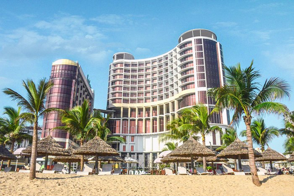 Holiday Beach Danang Hotel có view hướng ra biển Mỹ Khê