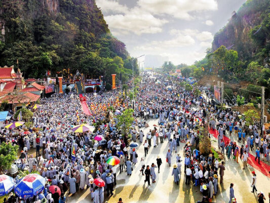 Lễ hội quan thế âm Đà Nẵng được đông đảo du khách tham gia