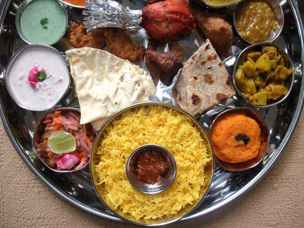 Những món ăn nổi bật tại Family Indian chính là các món cà ri từ cá, thịt gà hoặc thịt cừu