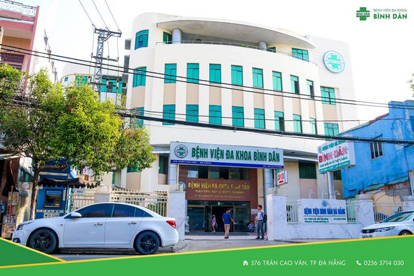 Bác sĩ CKII Võ Trịnh Phú làm việc tại Bệnh viện Bình Dân Đà Nẵng, là một chuyên gia uy tín trong lĩnh vực điều trị các bệnh về tiết niệu