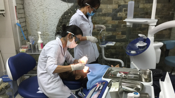 Nha Khoa Lotus Smile Dental hứa hẹn mang đến cho bạn trải nghiệm tẩy trắng răng an toàn và hiệu quả