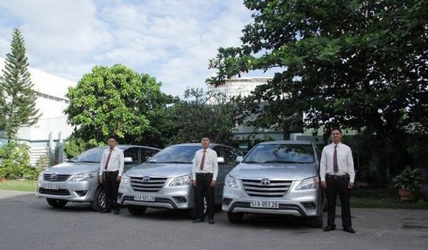 Minh Đức là địa điểm cho thuê ô tô tự lái tại Đà Nẵng nổi tiếng với cam kết hoàn trả hợp đồng 100% nếu khách hàng không hài lòng.