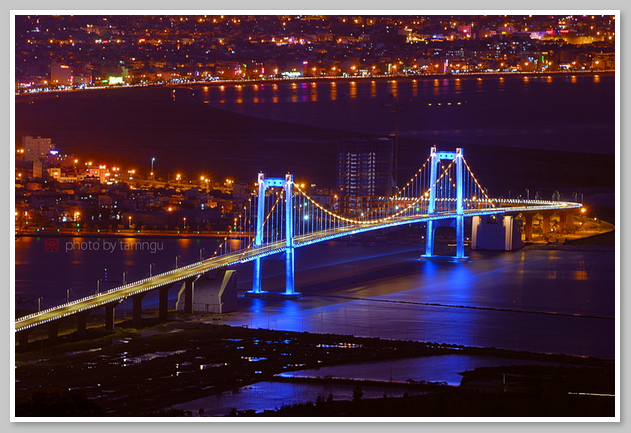 Hình ảnh Cầu Thuận Phước lung linh dưới ánh đèn 